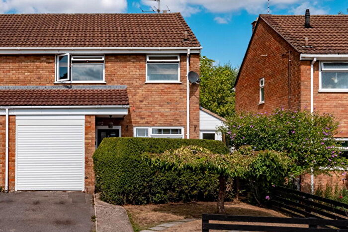 3 Bedroom Semi-Detached House For Sale In Lynfield Road, Frome, BA11