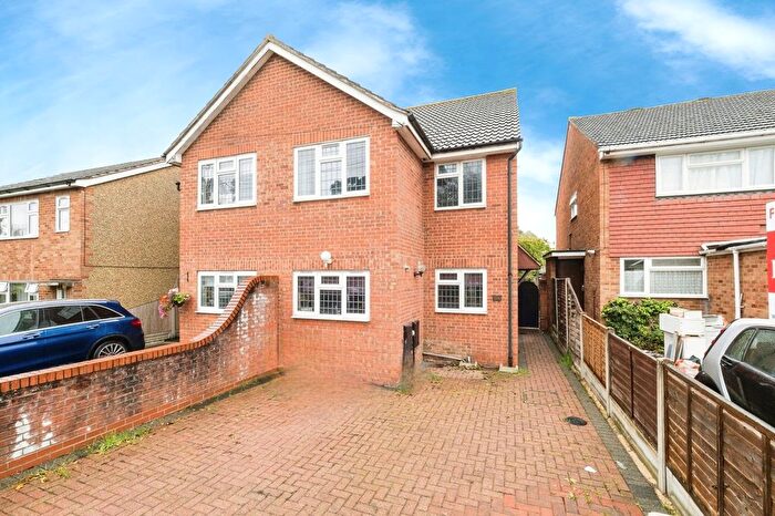 4 Bedroom Semi-detached House For Sale In Mount Pleasant Road, Romford, RM5