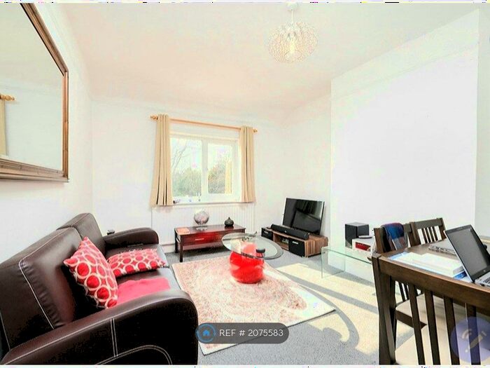 2 Bedroom Maisonette To Rent In A Millway, London, NW7