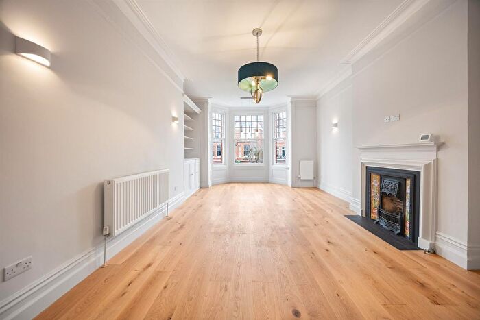 1 Bedroom Flat To Rent In Compayne Gardens, London, NW6