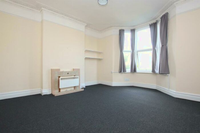 Flat To Rent In Newbridge Road, Bath, BA1