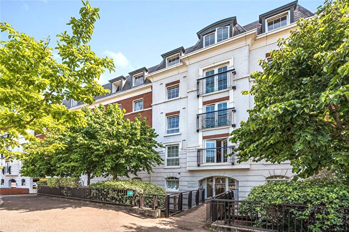 1 Bedroom Flat For Sale In Station Approach, Epsom, Surrey, KT19
