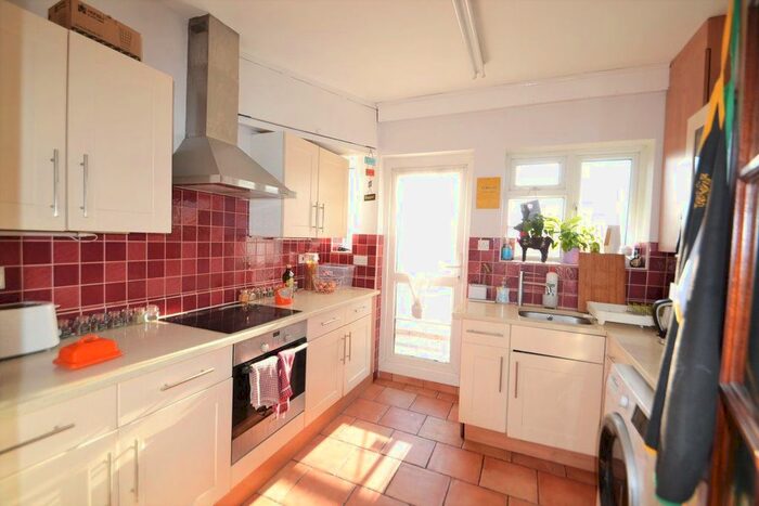 2 Bedroom Flat To Rent In Hale Lane, London NW7