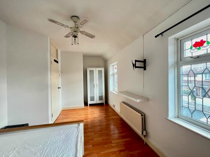 4 Bedroom Terraced House To Rent In Riverside Road, London, E15