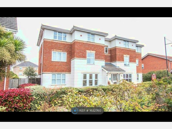 2 Bedroom Flat To Rent In Island Way East, St. Marys Island, Chatham, ME4