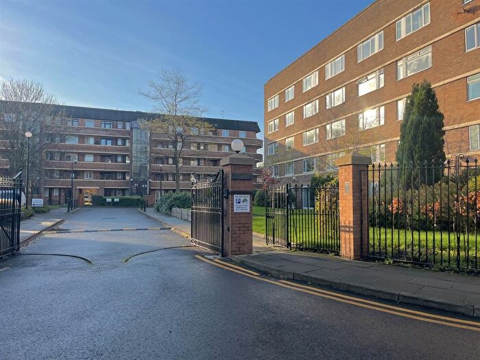 1 Bedroom Flat For Sale In Minster Court, Liverpool, L7