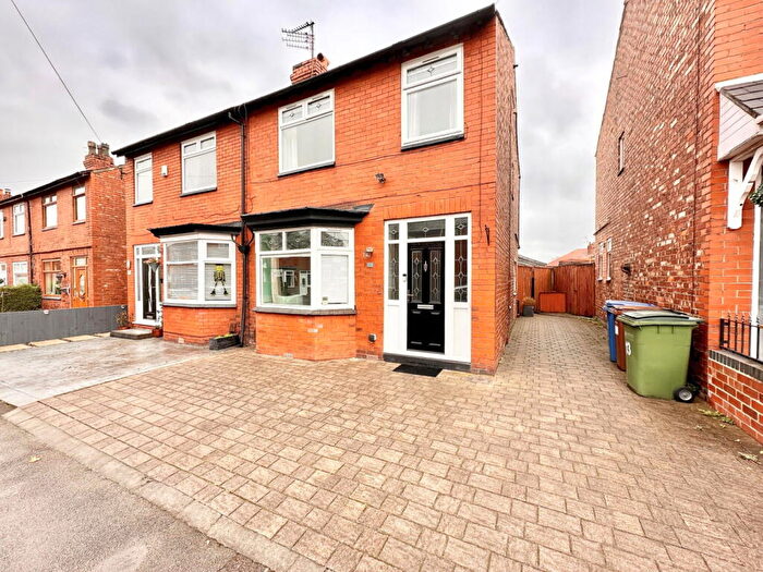 3 Bedroom Semi-Detached House For Sale In Whalley Road, Offerton, Stockport, SK2