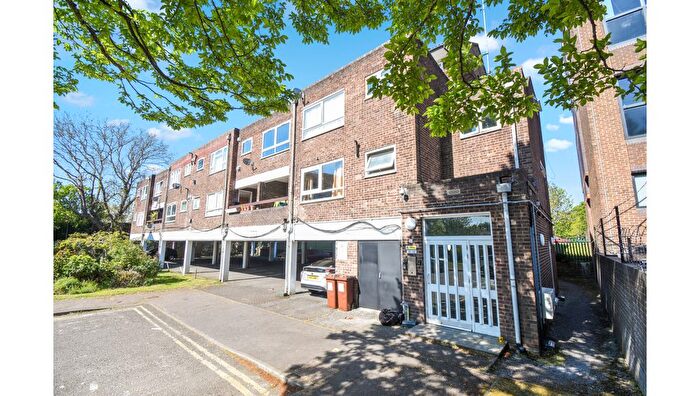 2 Bedroom Flat For Sale In Gurnard Close, Yiewsley, West Drayton, Greater London, UB7