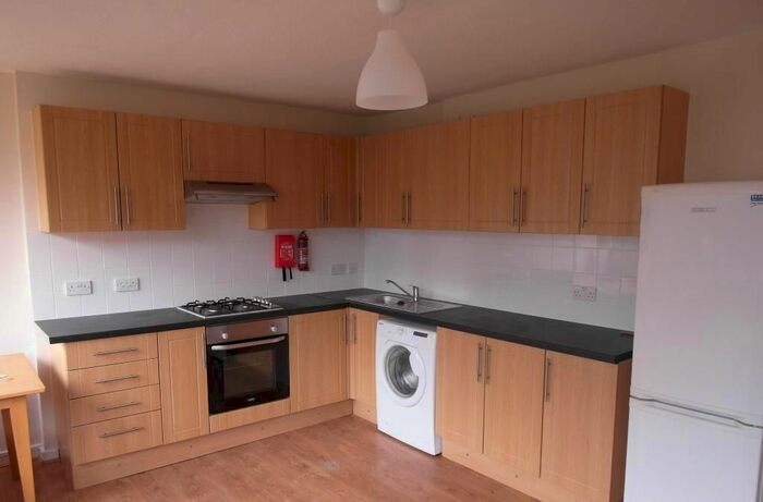 4 Bedroom Flat To Rent In Ibsley Gardens, Roehampton, SW15