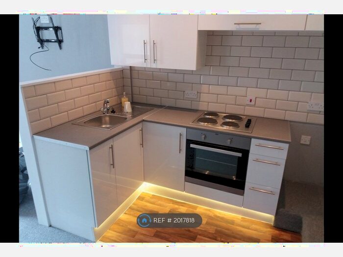 1 Bedroom Flat To Rent In Boulevard, Weston-Super-Mare, BS23