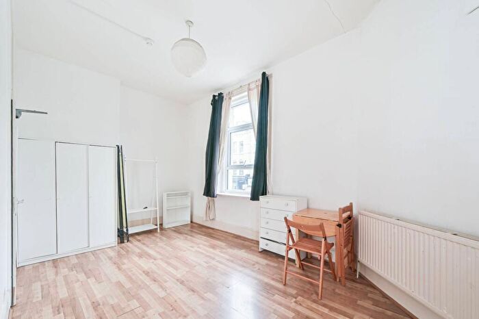 Studio To Rent In Kilburn High Road, Kilburn, London, NW6