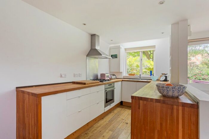 3 Bedroom Flat To Rent In Wesley Square, Notting Hill, W11