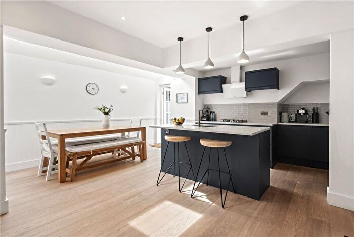 2 Bedroom Apartment For Sale In Burnbury Road, SW12