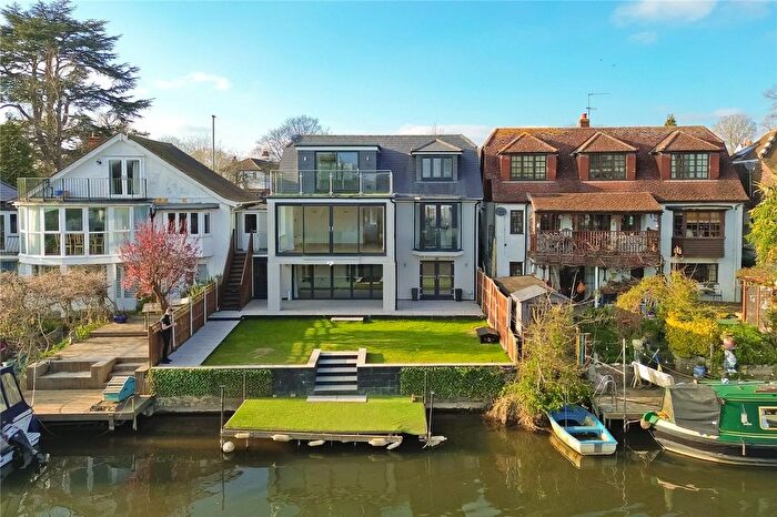3 Bedroom Link Detached House To Rent In Riverside, Lower Hampton Road, Sunbury-On-Thames, Surrey, TW16