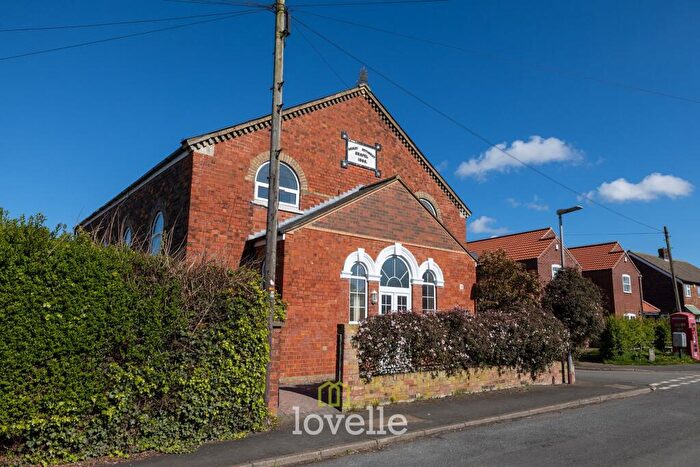 3 Bedroom Semi-Detached House For Sale In Chapel Road, Habrough, DN40