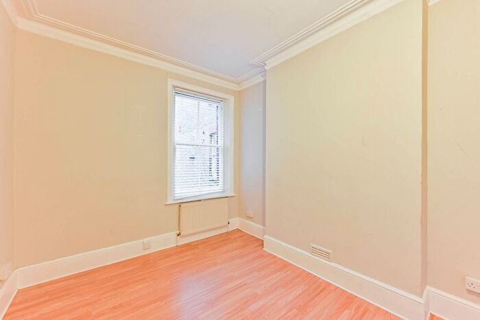 2 Bedroom Flat To Rent In Mowll Street, Oval, London, SW9