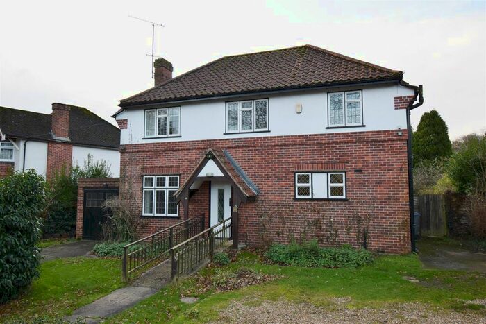 3 Bedroom Detached House To Rent In Peppard Road, Caversham, Reading, RG4