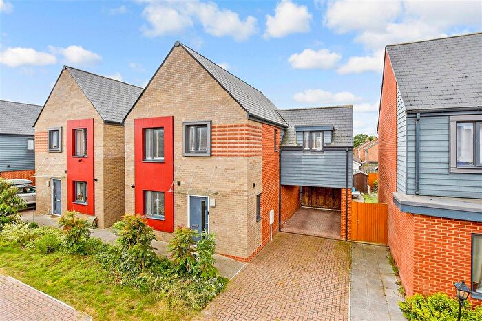 4 Bedroom Detached House For Sale In College Row, Ashford, Kent, TN23