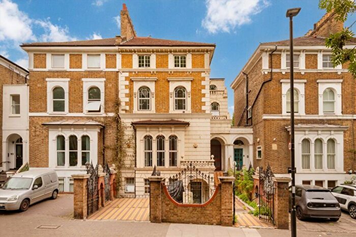 2 Bedroom Flat For Sale In Hornsey Rise, London, N19