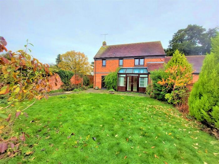 4 Bedroom Detached House To Rent In High Street, B46