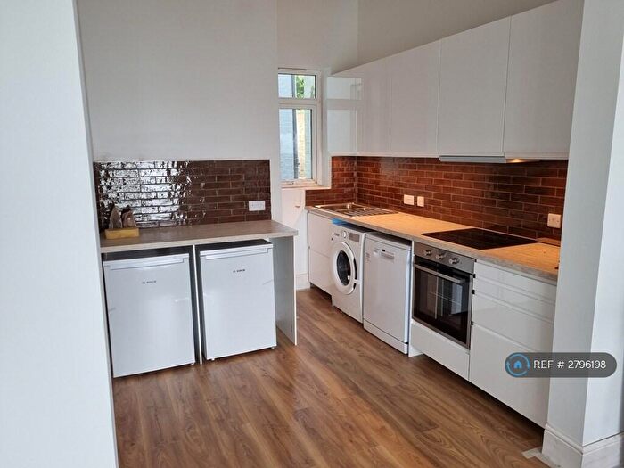 2 Bedroom Flat To Rent In Ardmore House, Ventnor, PO38