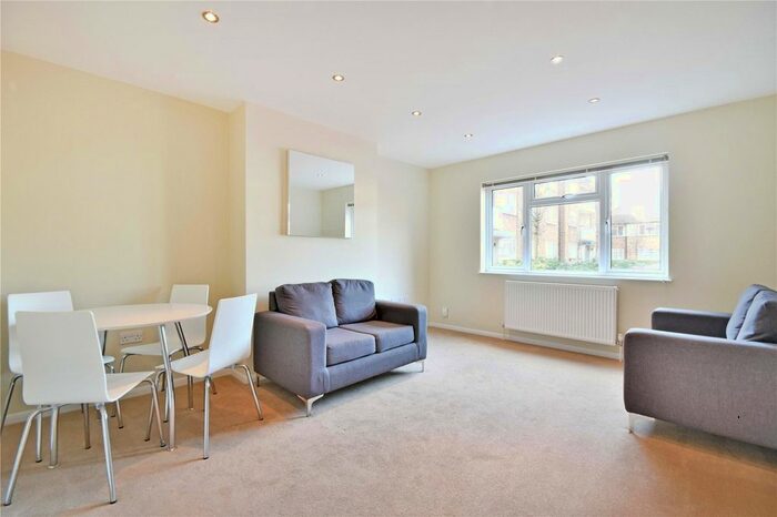 2 Bedroom Flat To Rent In Vines Avenue, Finchley Central, N3
