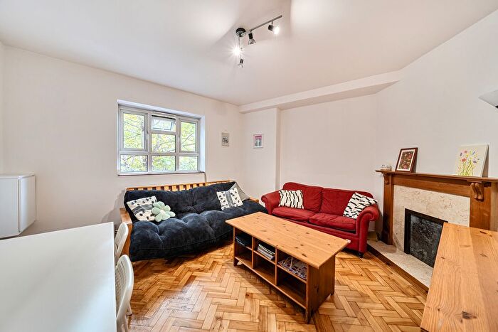 3 Bedroom Flat For Sale In Gray Street, London, SE1