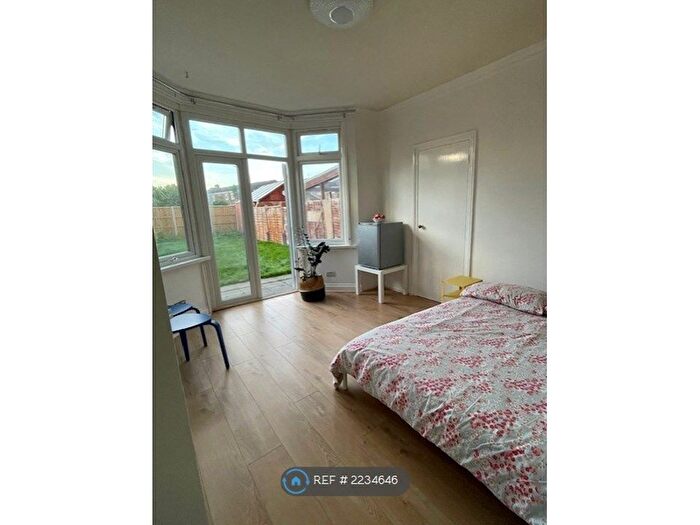 2 Bedroom Flat To Rent In London Road, Isleworth, TW7