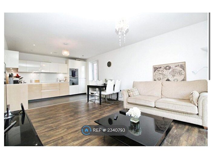 2 Bedroom Flat To Rent In Wayfaring Court, Romford, RM3