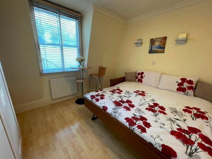 Studio To Rent In White Horse Street, London, W1J