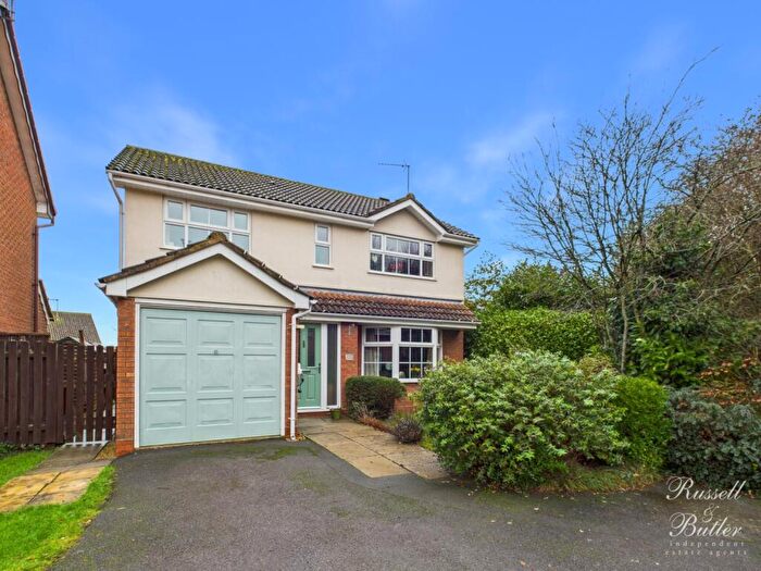 4 Bedroom Detached House For Sale In Lime Avenue, Buckingham, Buckinghamshire, MK18
