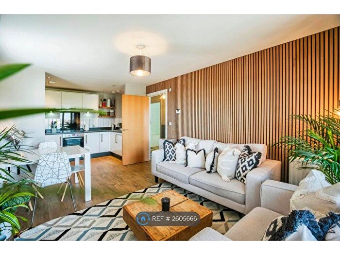 2 Bedroom Flat To Rent In South Norwood, London, SE25