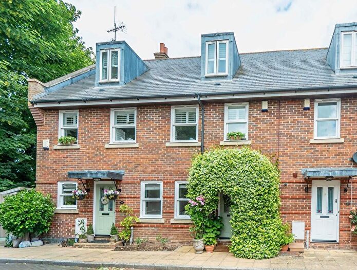 3 Bedroom Maisonette For Sale In Wheelwrights Close, Arundel, BN18