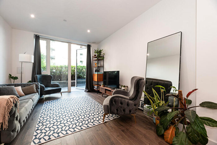 2 Bedroom Flat To Rent In Hartingtons Court, Coster Avenue, London, N4