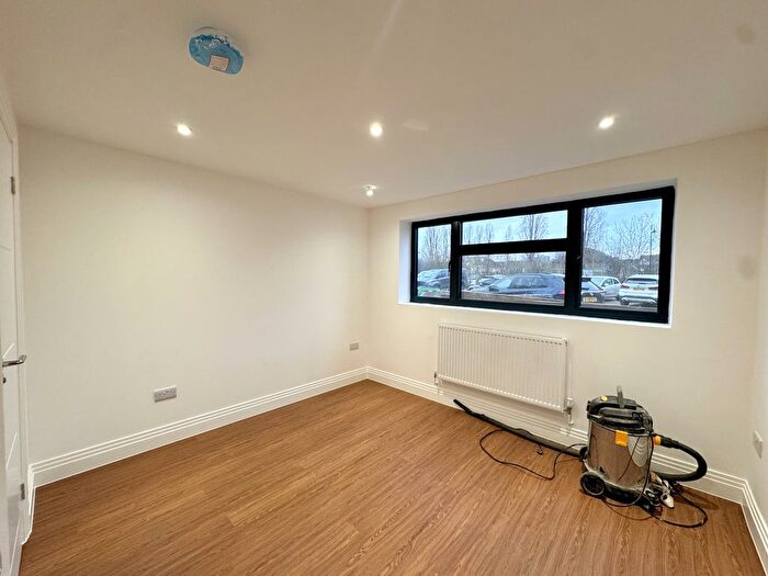 2 Bedroom Flat To Rent In Barge Drive, Southall, Greater London, UB2