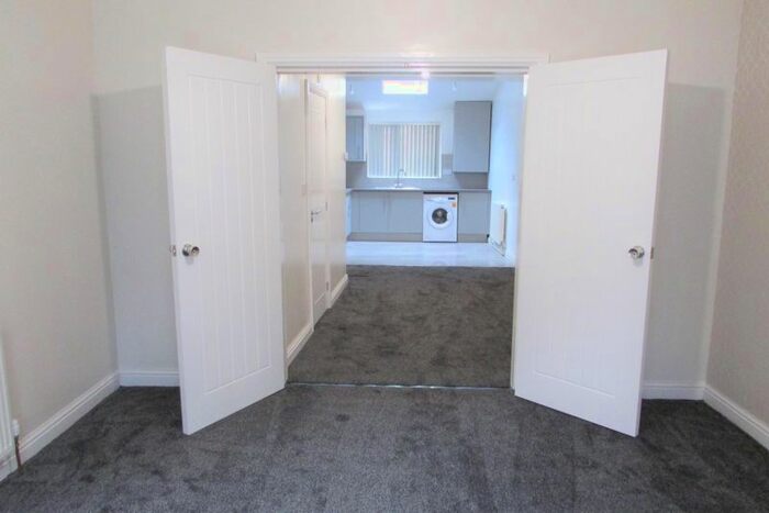 1 Bedroom Flat To Rent In Whitehead Lane, Huddersfield HD4