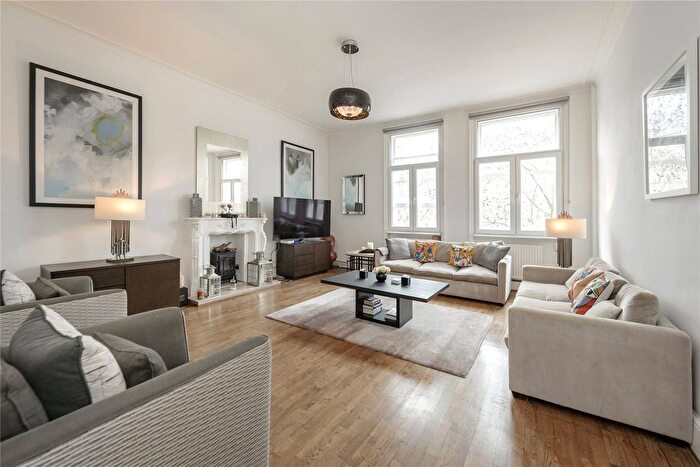 4 Bedroom Flat For Sale In Queen's Gate, London, SW7