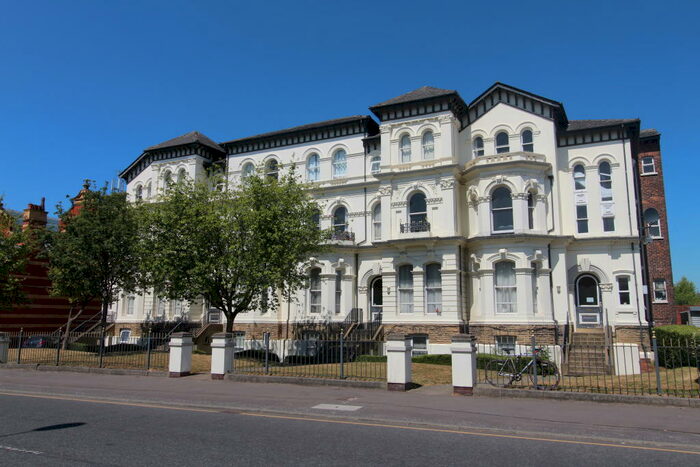 1 Bedroom Apartment To Rent In Flat Venetian Villas, - Hathersage Road, Manchester, M13