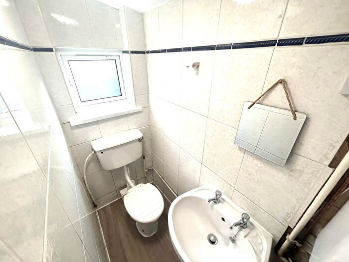 4 Bedroom House Of Multiple Occupation To Rent In Queen Street, , Treforest, CF37