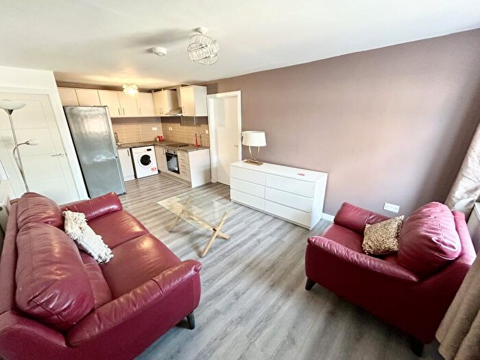 1 Bedroom House To Rent In High Street, Kettering, NN16