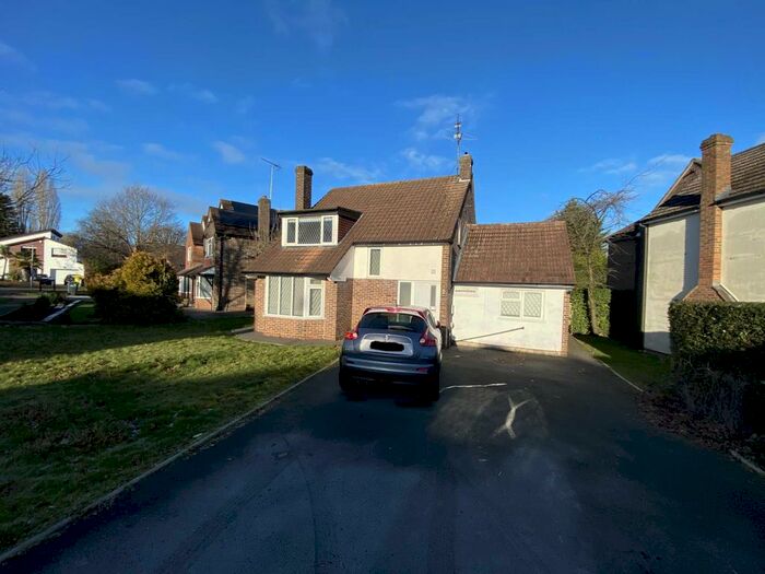 3 Bedroom Detached House To Rent In Park Cresent, Elstree, WD6