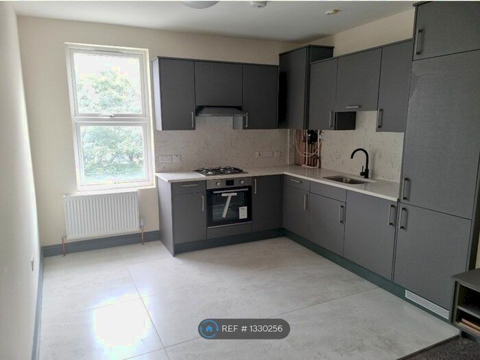 2 Bedroom Flat To Rent In York Road, Ilford, IG1