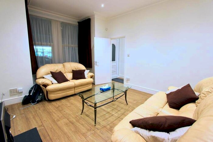 4 Bedroom Terraced House To Rent In Warwick Road, London, N11