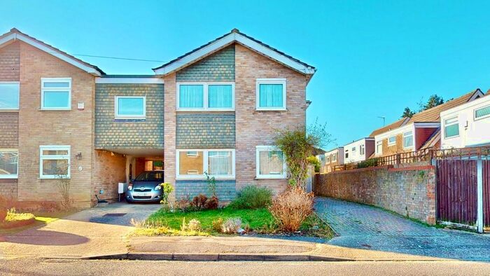 3 Bedroom Link Detached House To Rent In Fairacres, Ruislip, HA4