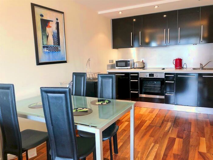 2 Bedroom Flat To Rent In Whitehall Waterfront, Riverside Way, Leeds, LS1