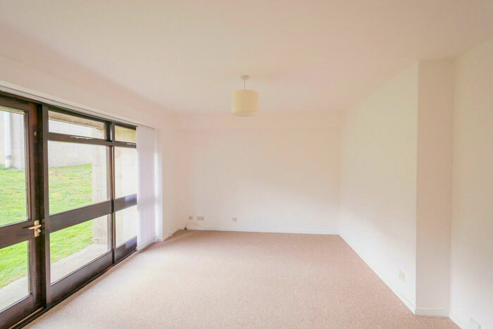 2 Bedroom Apartment To Rent In Melcombe Road, Bath, BA2