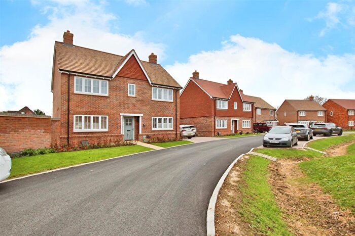 4 Bedroom Detached House To Rent In Horatio Gardens, Warsash, Southampton, SO31