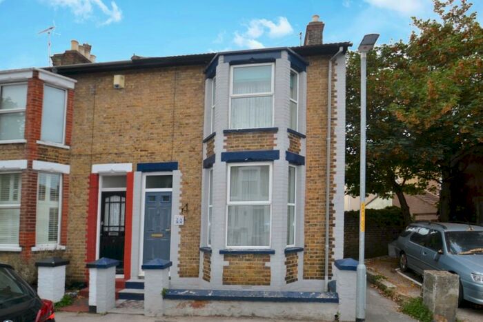 2 Bedroom End Of Terrace House To Rent In Alma Road, Sheerness, Kent, ME12