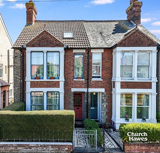 4 Bedroom Semi-Detached House For Sale In Essex Road, Burnham-on-Crouch, CM0