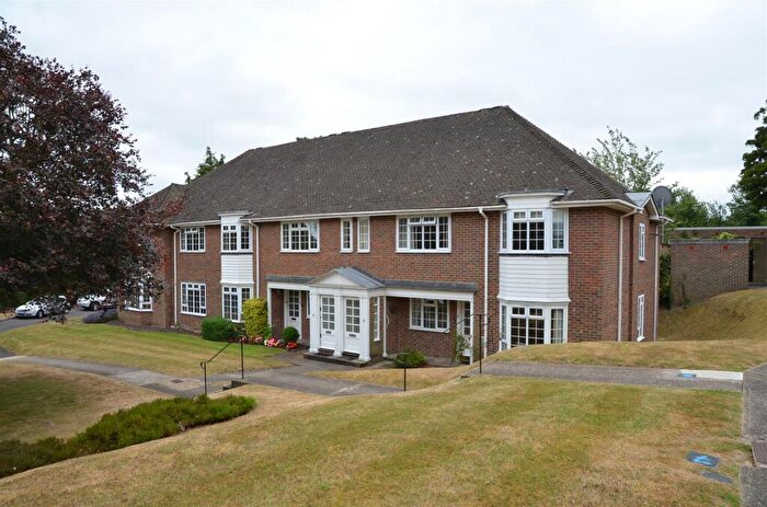2 Bedroom Maisonette To Rent In Firgrove Court, Farnham, GU9